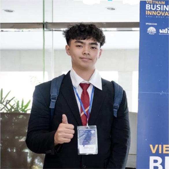 Trong Khang wearing the EM core-team lanyard, giving a thumbs-up